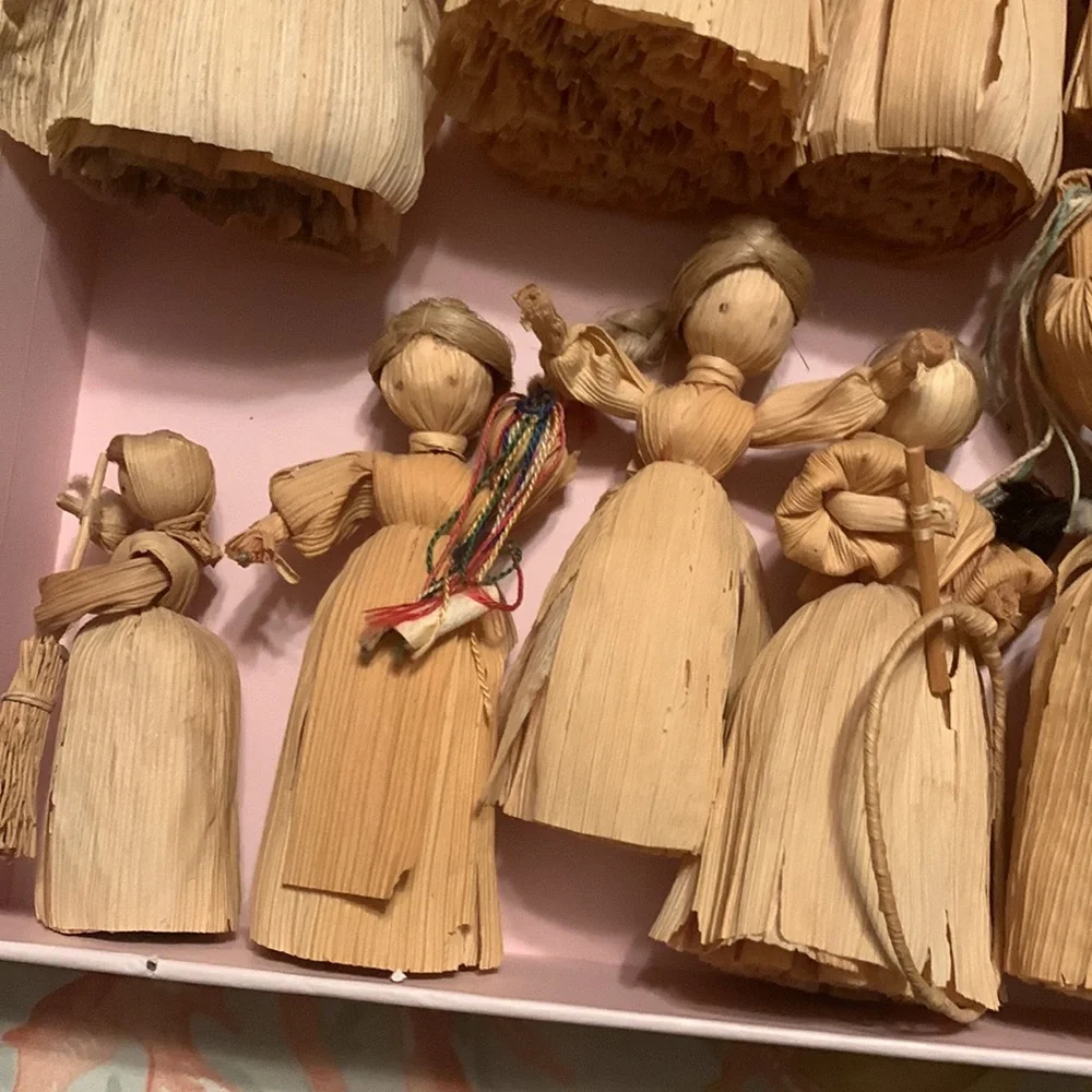 Handcrafted Corn Husk Dolls Set of 12 - Picture 5 of 5